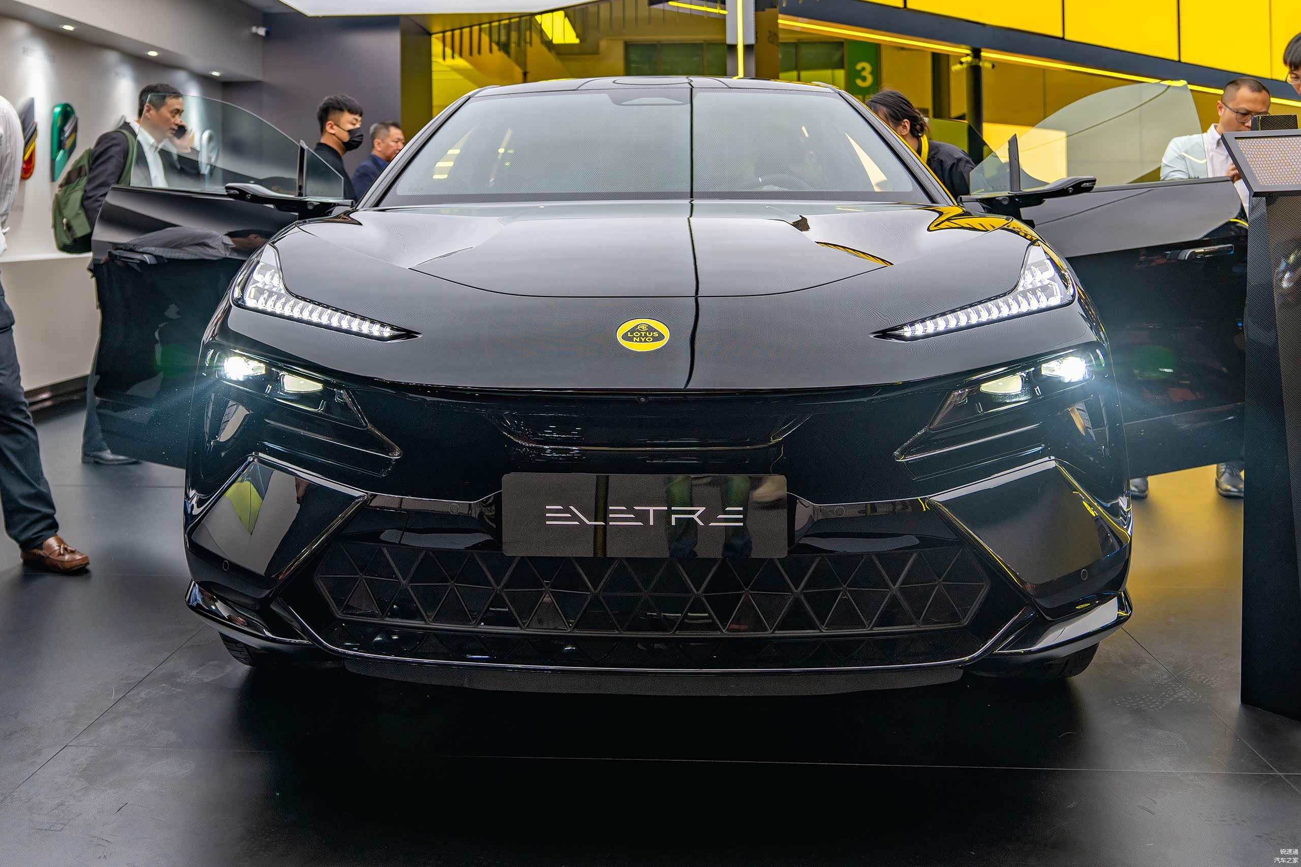 路特斯纯电SUV ELETRE开启交付