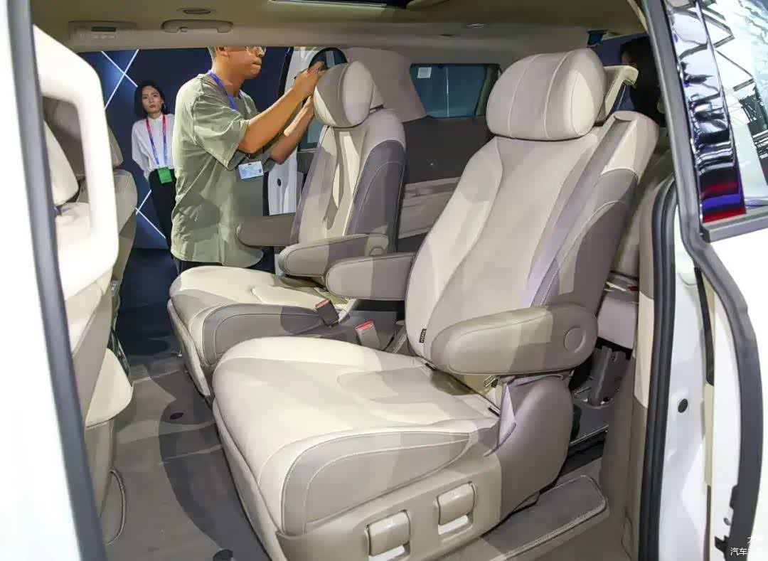 全新起亚Carnival“嘉华”