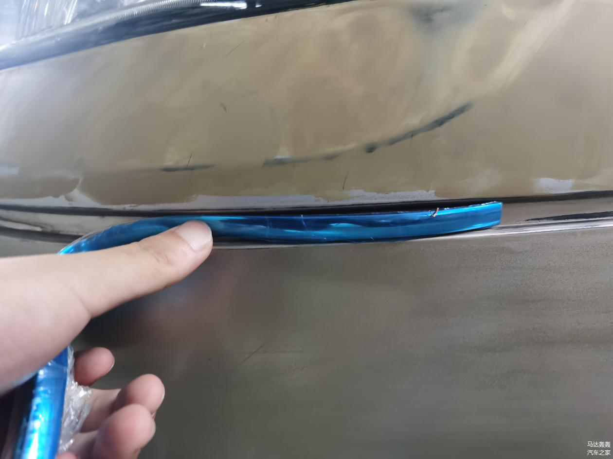 车身的装饰条已到，宽度刚刚合适。