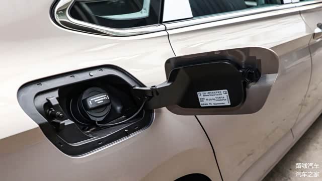 （图为速腾 300TSI DSG卓越版）