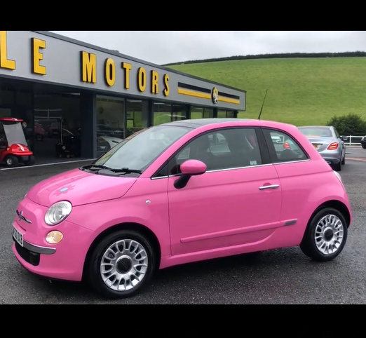 菲亚特500粉色车体小姐姐们会喜欢吗