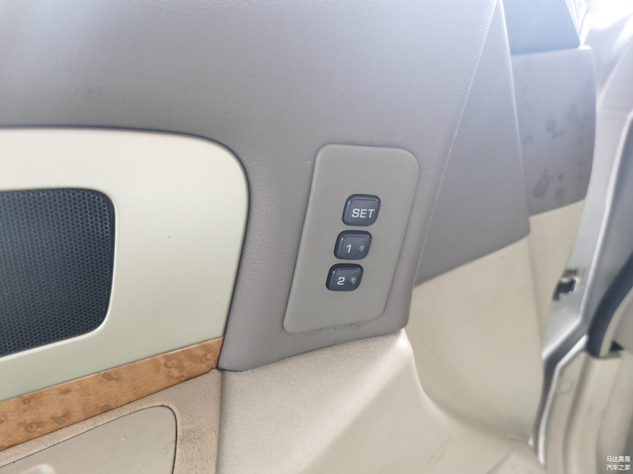 座椅记忆，座椅调节这些功能都是好的。
