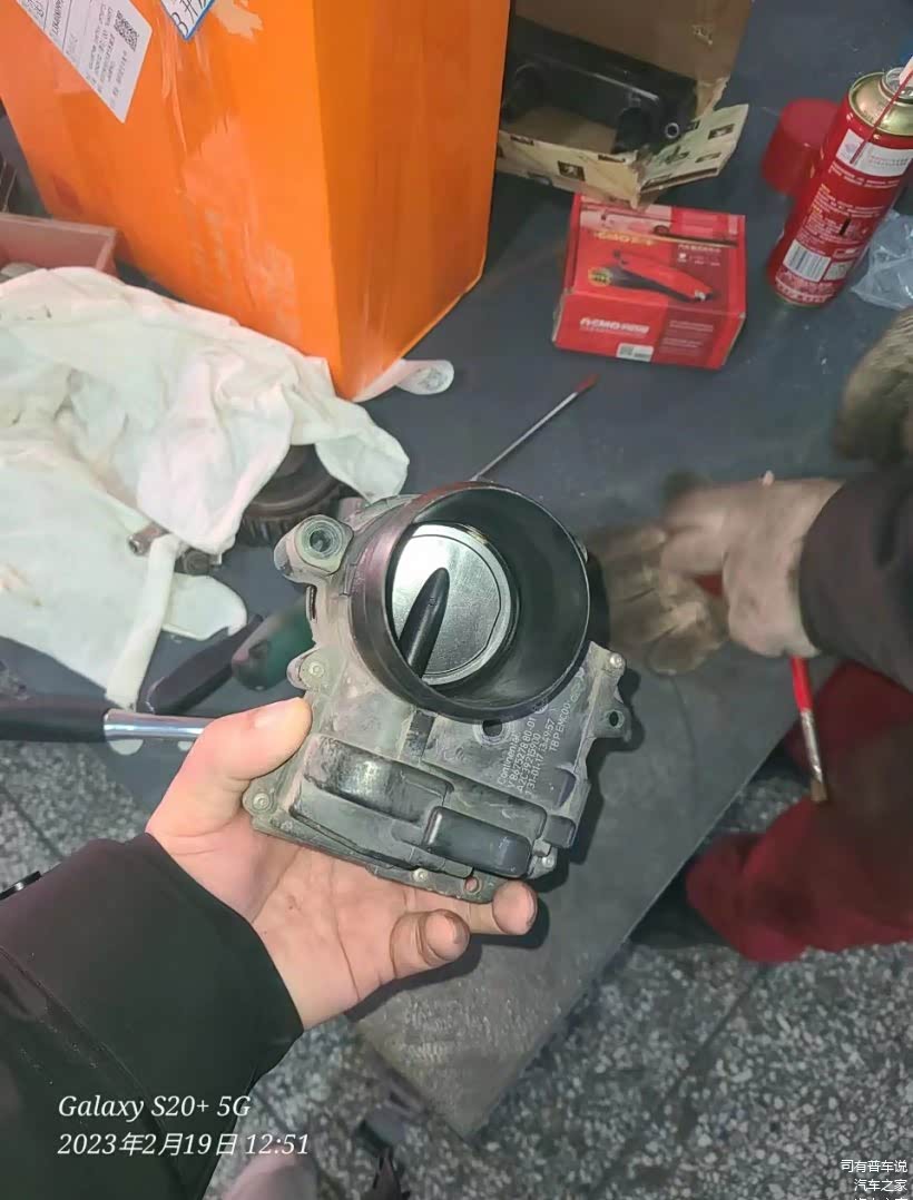 清理后干干净净的节气门