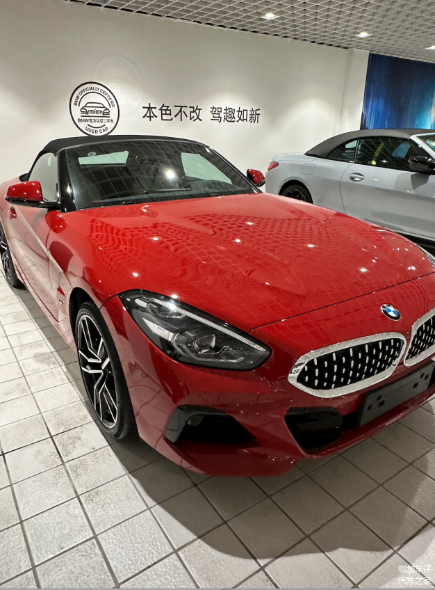 红色Z4外观（车头部分）