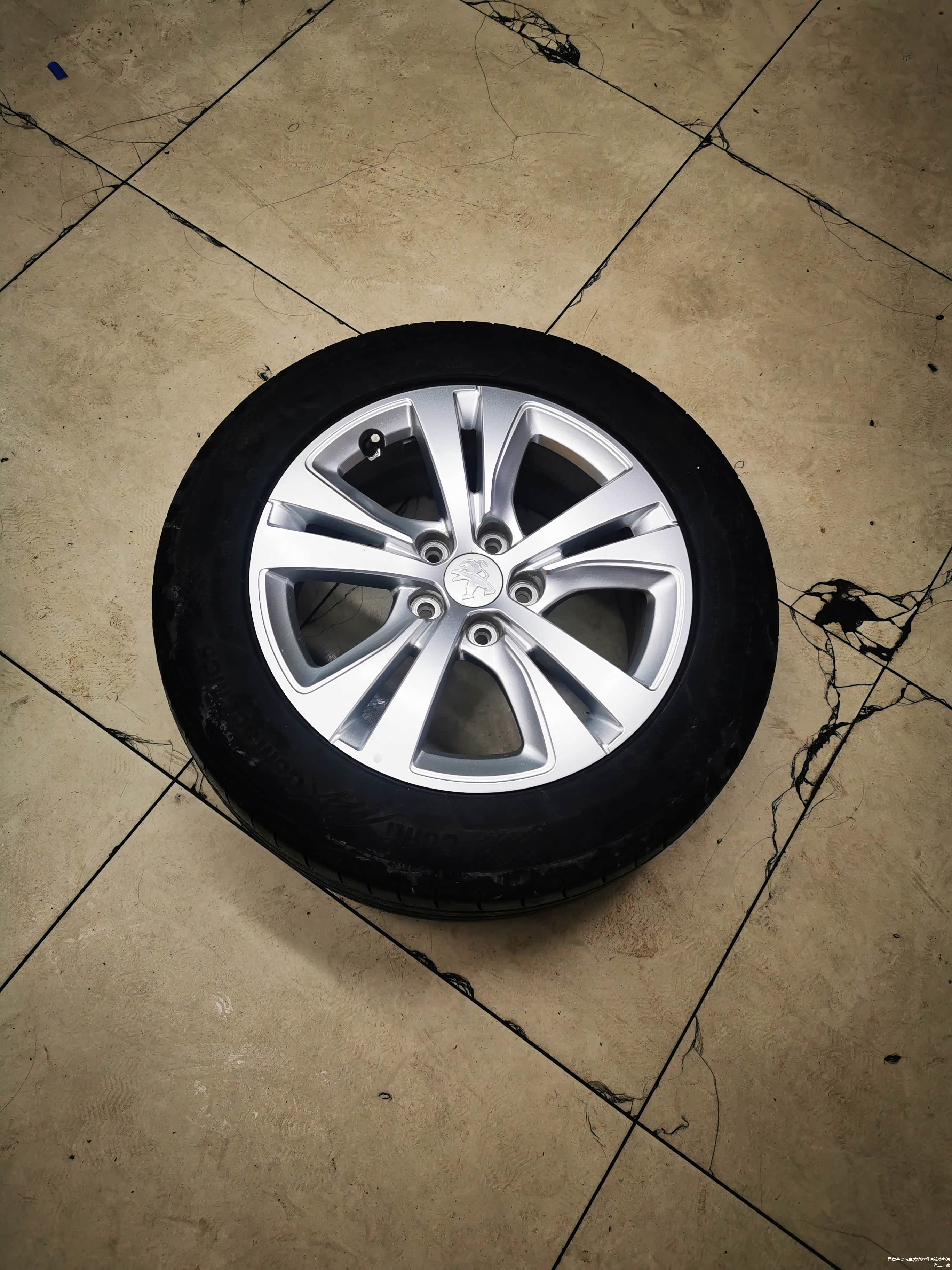 从4S店出来去途虎补胎。4S店没有补胎服务。