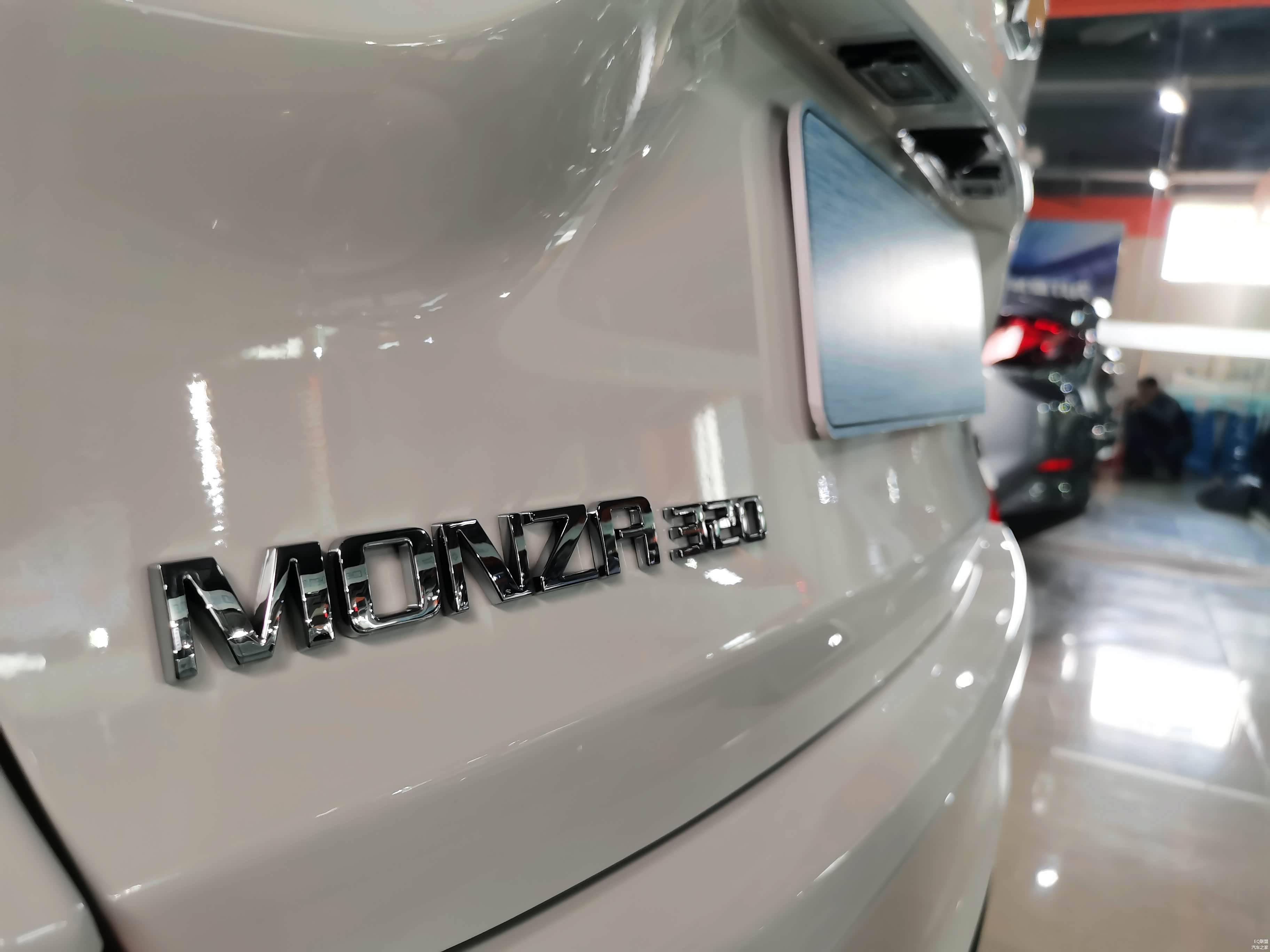 320不带T，这是台1.5L自然吸气的动力组合。