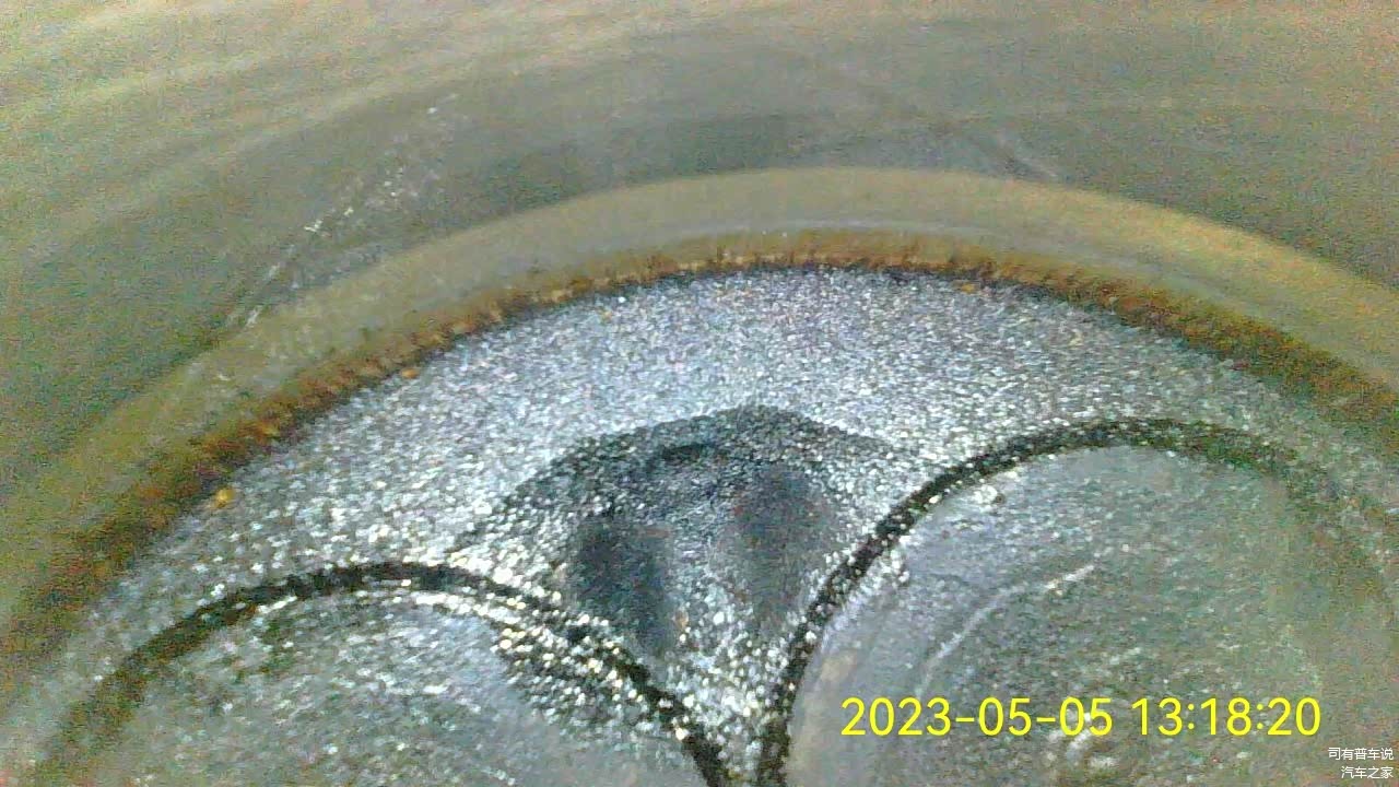 喷油嘴已经被厚厚的积碳糊住