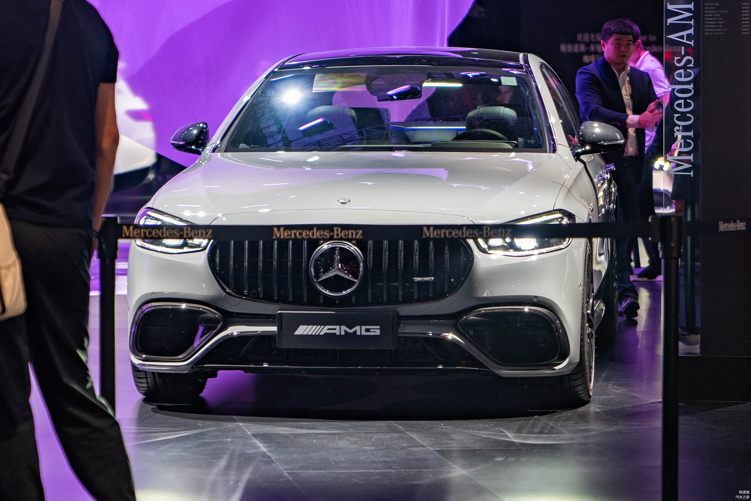 作为AMG家族的旗舰车型AMG S63开始使用混动方案