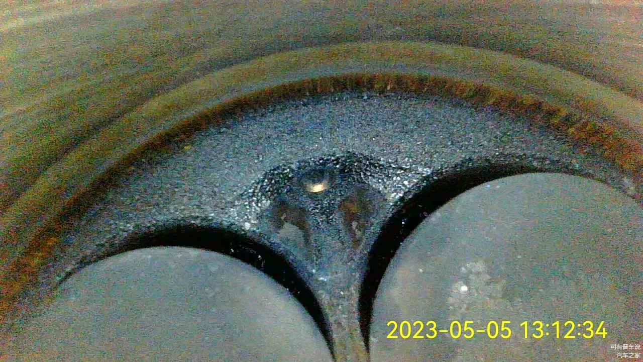 喷油嘴已经被厚厚的积碳糊住