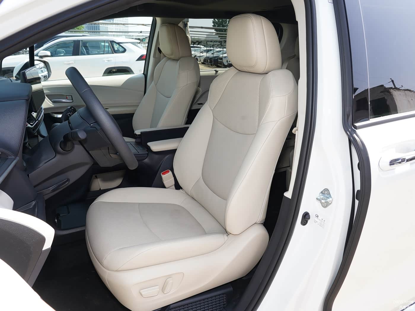 座椅宽大舒适填充物柔软