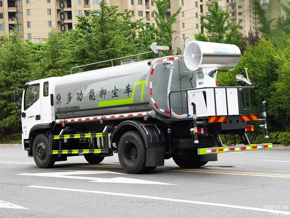 福田大金刚es5洒水车,15立方绿化喷洒雾炮车
