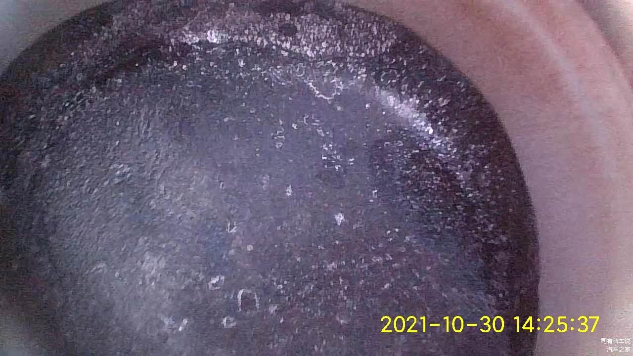 这是5缸也没有拉缸，但是积碳依旧和前4缸一样非常厚重。