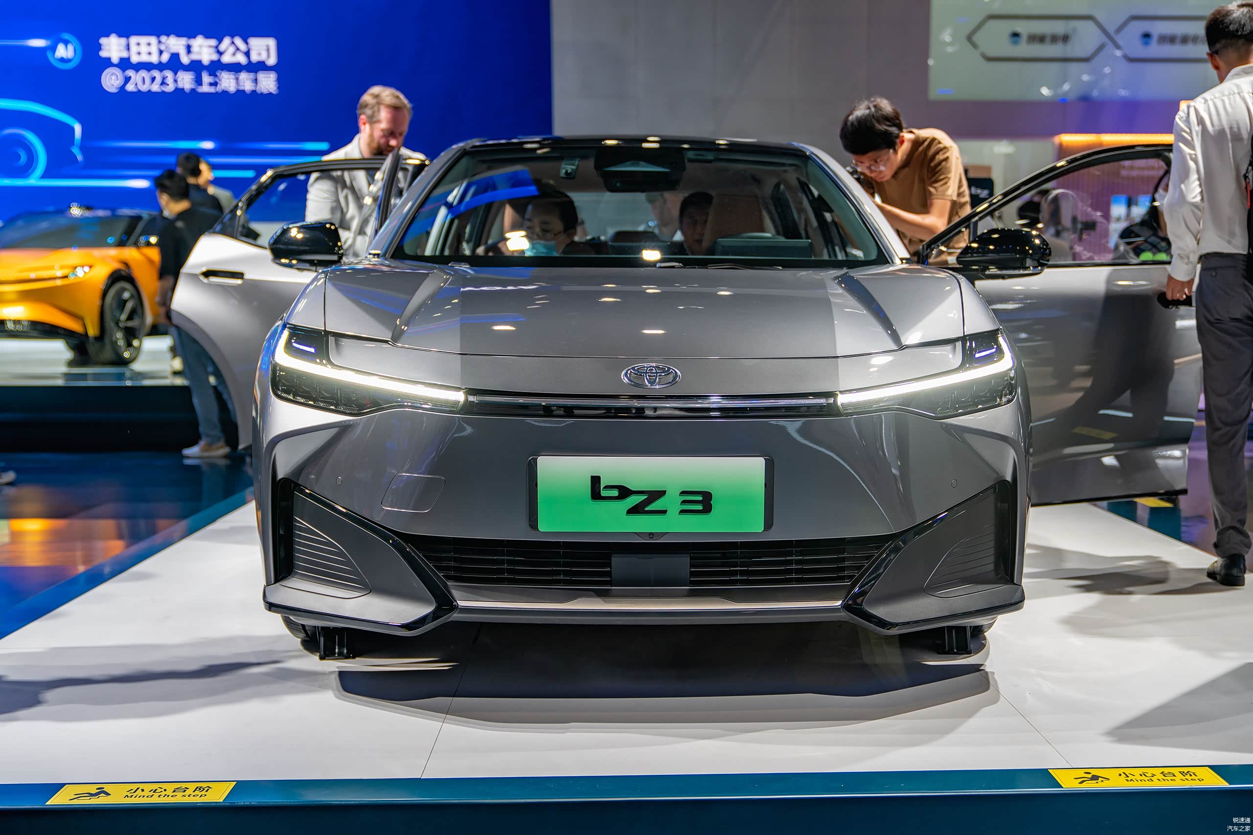 丰田BZ3纯电中型轿车