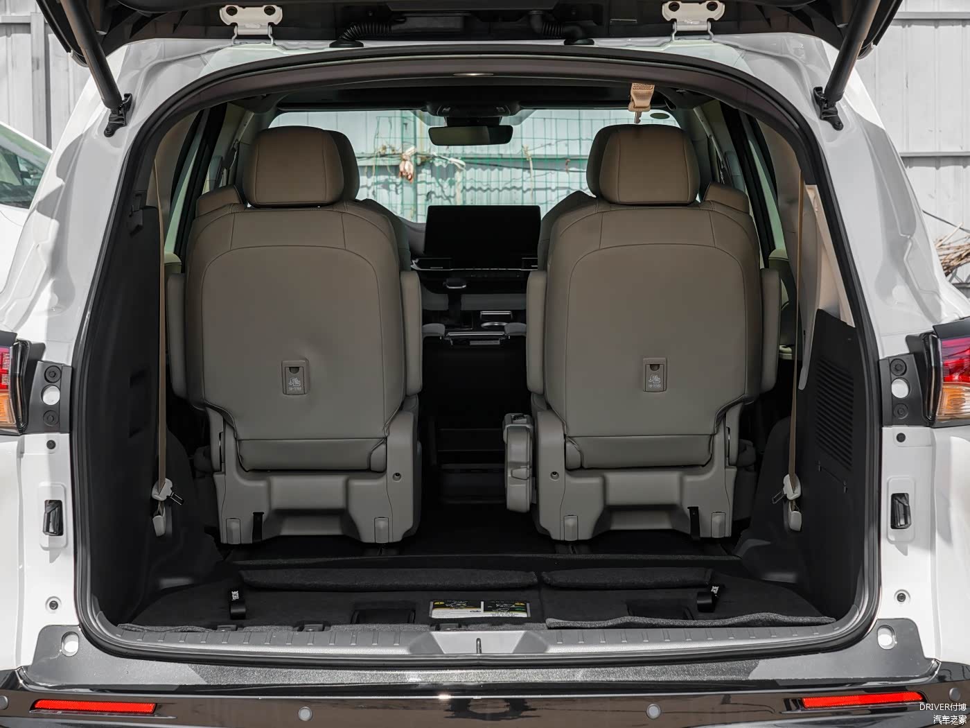 第三排座椅可以隐藏式收折