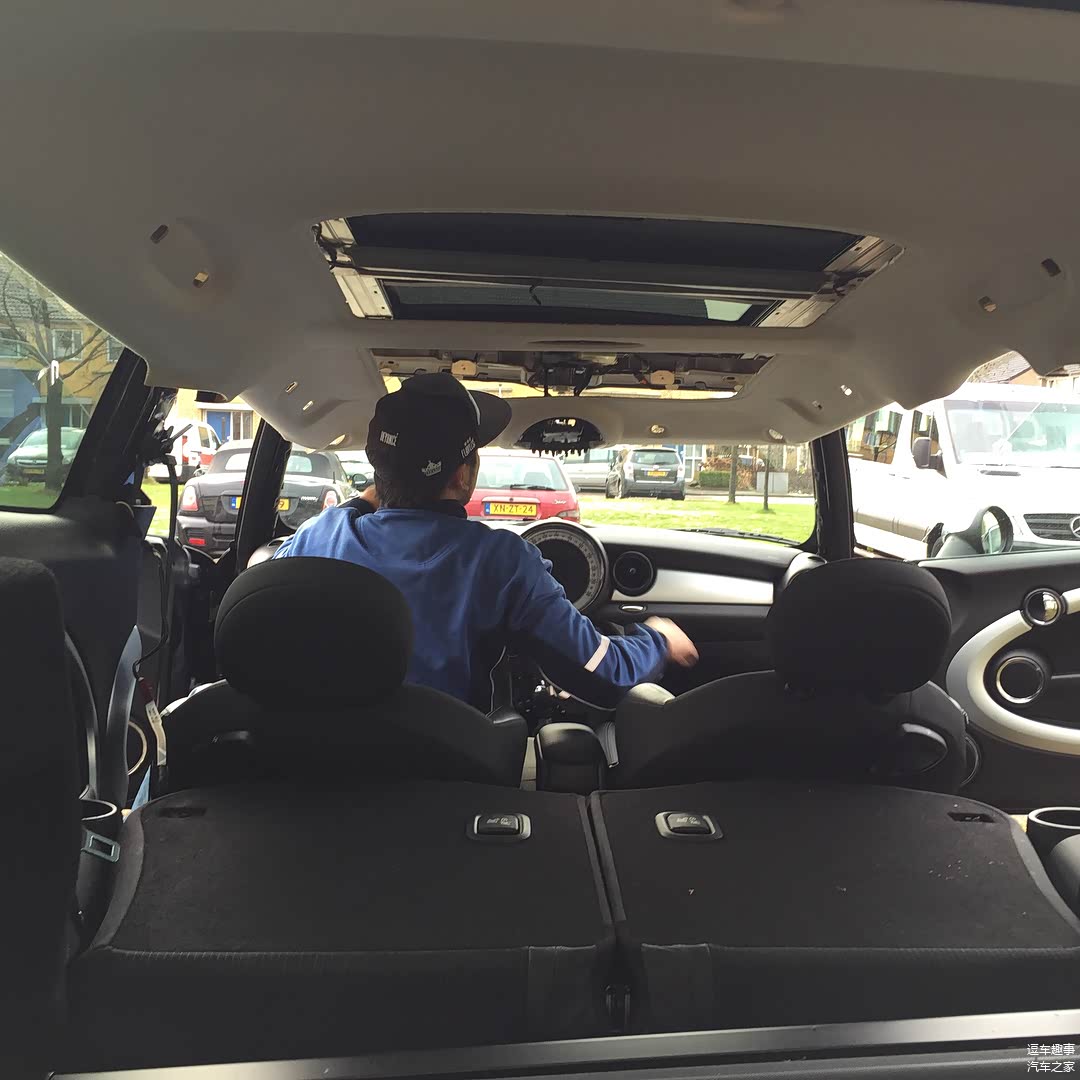 ClubMan的空间表现在这样一台紧凑车里边，表现很是完美。