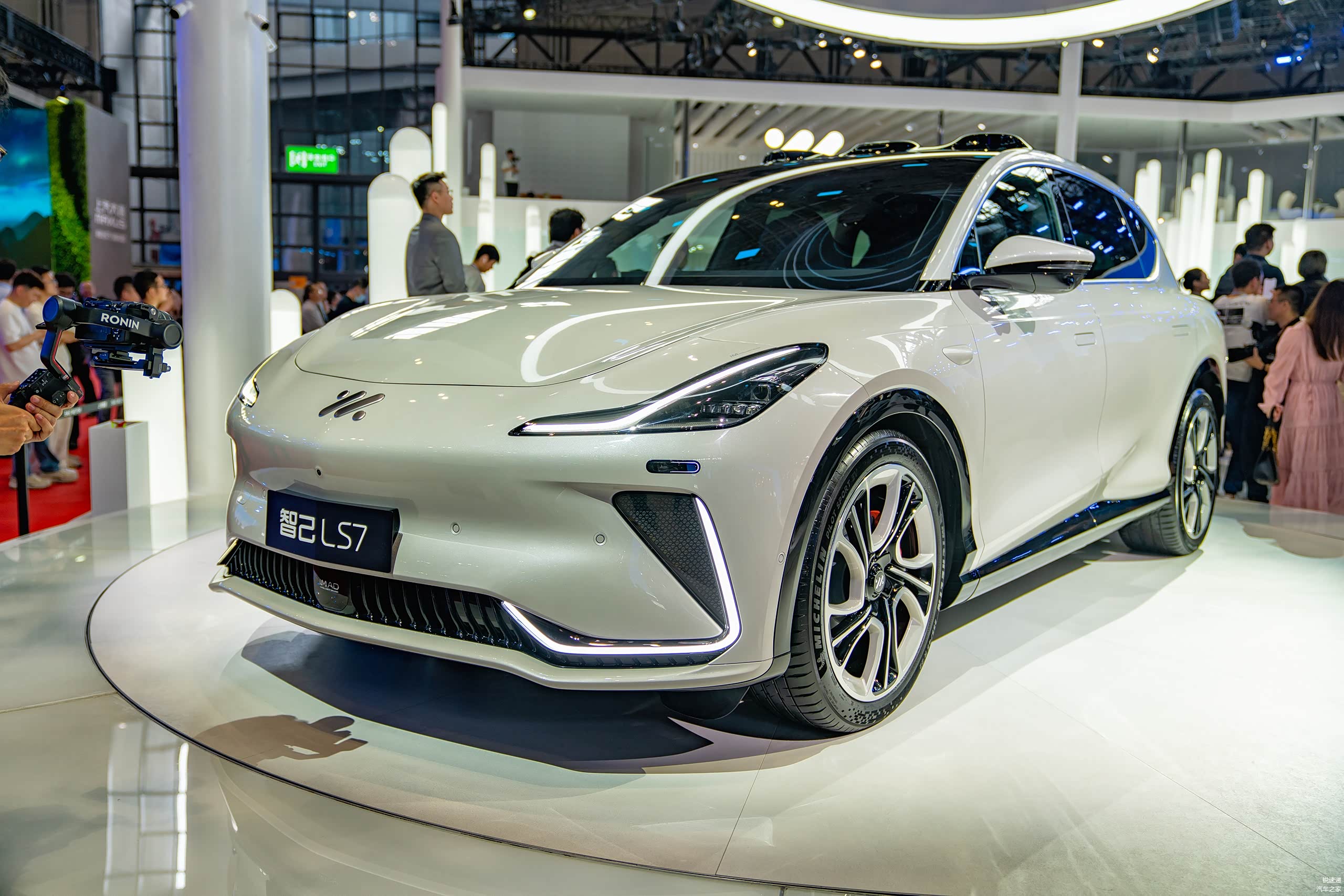 智己LS7