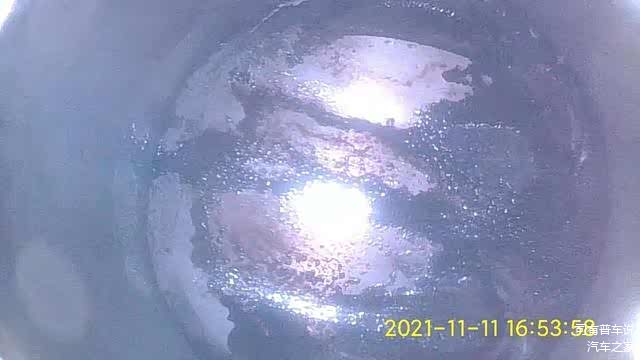 还有点积碳，不过已经是很软的感觉，不会拉缸，要是水平普通发动机肯定就干净了