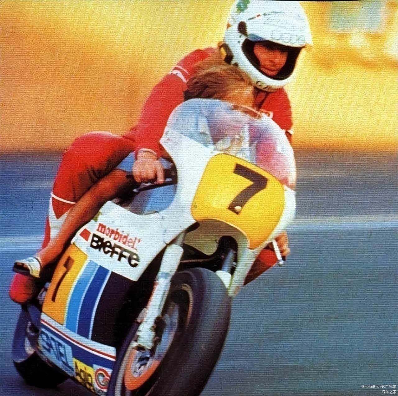 罗老板童年坐在父亲的莫比代利赛车上的珍贵照片