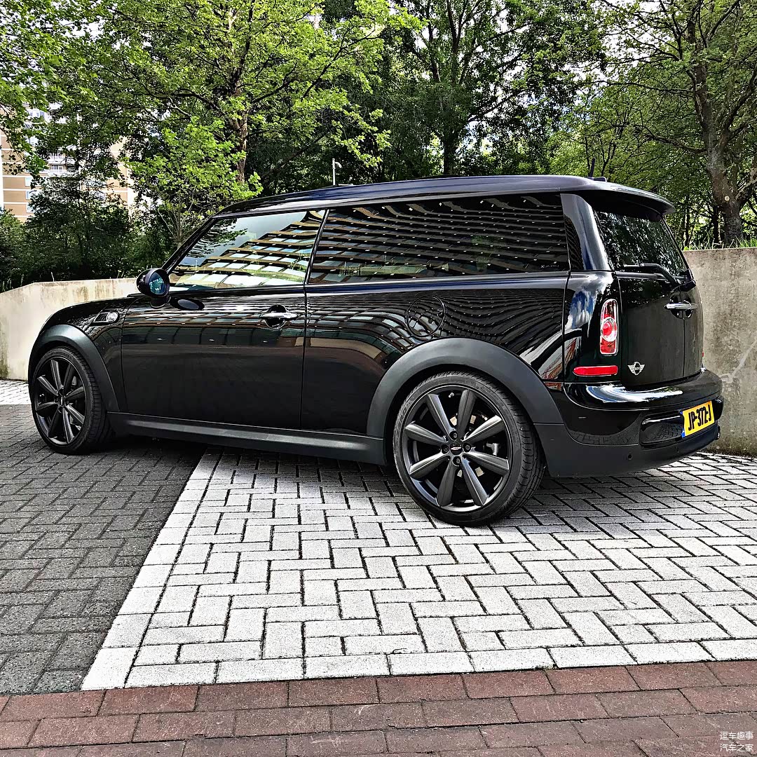 每一台车的后45°的视觉都是最棒的不是吗?