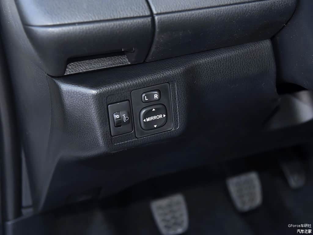 标配大灯高度调节