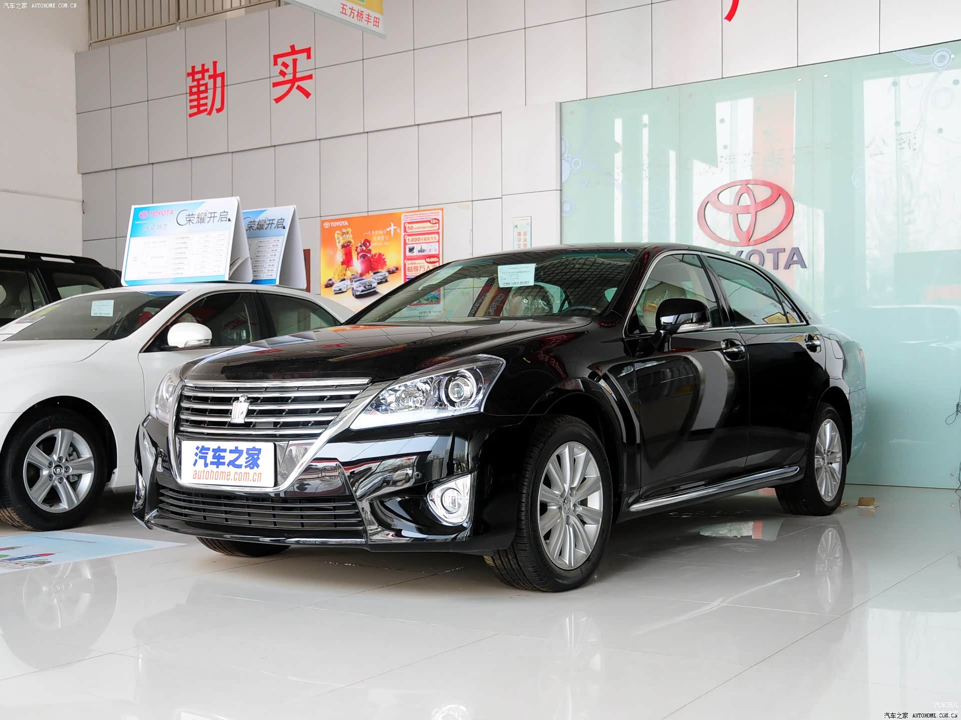 第13代皇冠搭载2.0T发动机/引自汽车之家图库