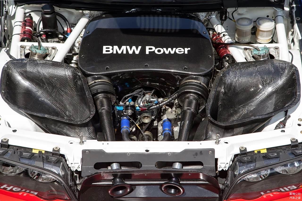 ▲E46 M3 GTR采用4.0L P60B40 V8发动机