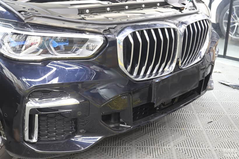 把中网安装以后，侧面看一下