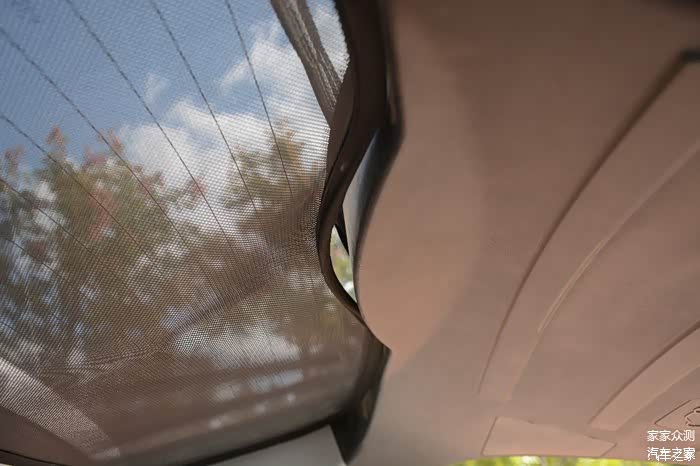 虽然尺寸完全一致，但是过大的体积导致安装好后还是留有一些缝隙。