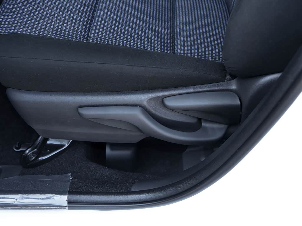 侧气囊和驾驶员座椅高低调节