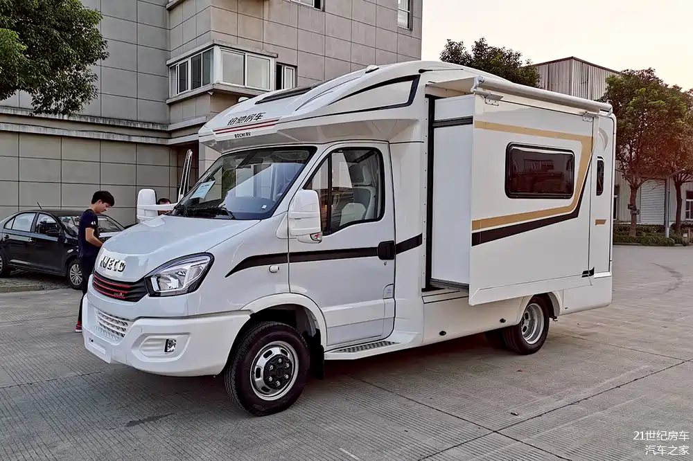 538万元起铂驰旅行家小额头单拓版房车上市