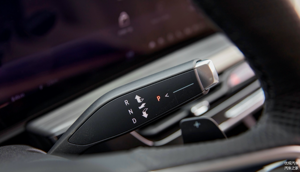 （全新一代别克君越内饰）