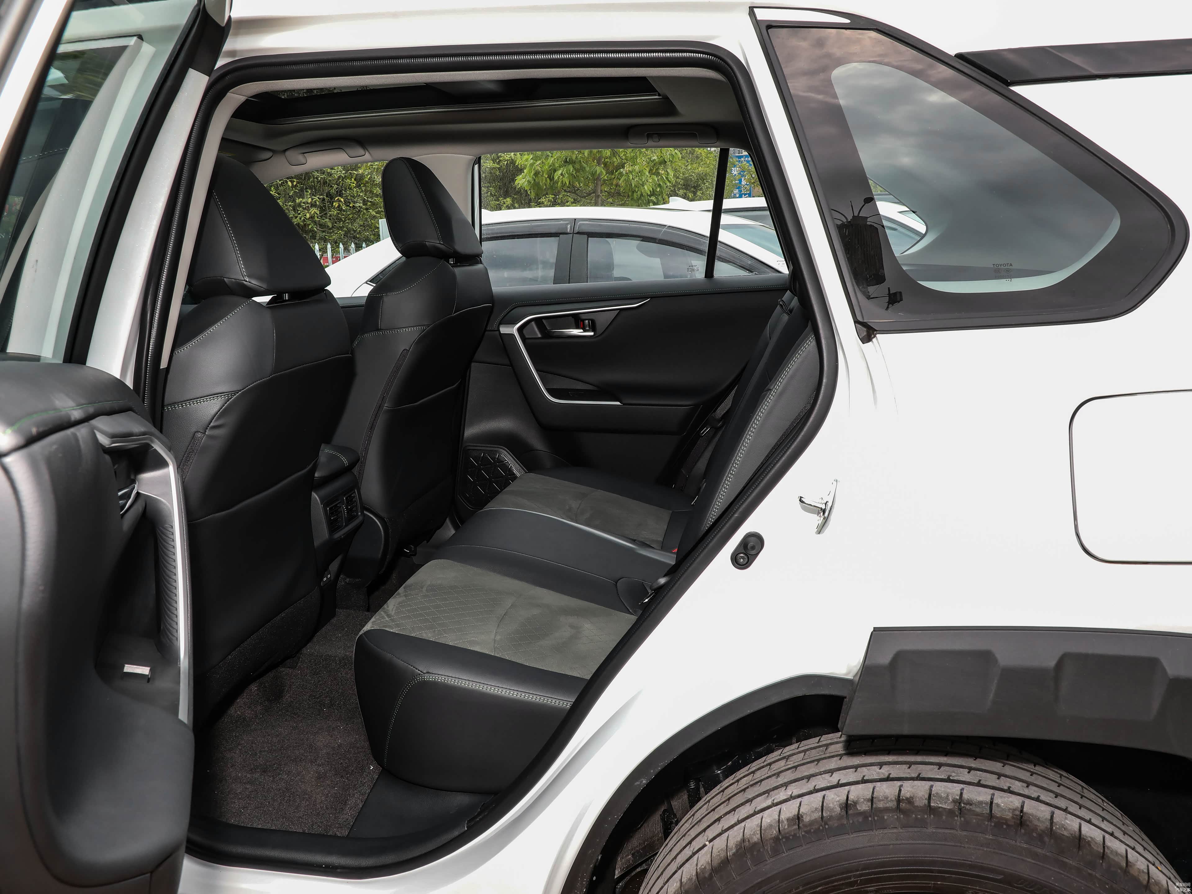 RAV4荣放/引自汽车之家图库