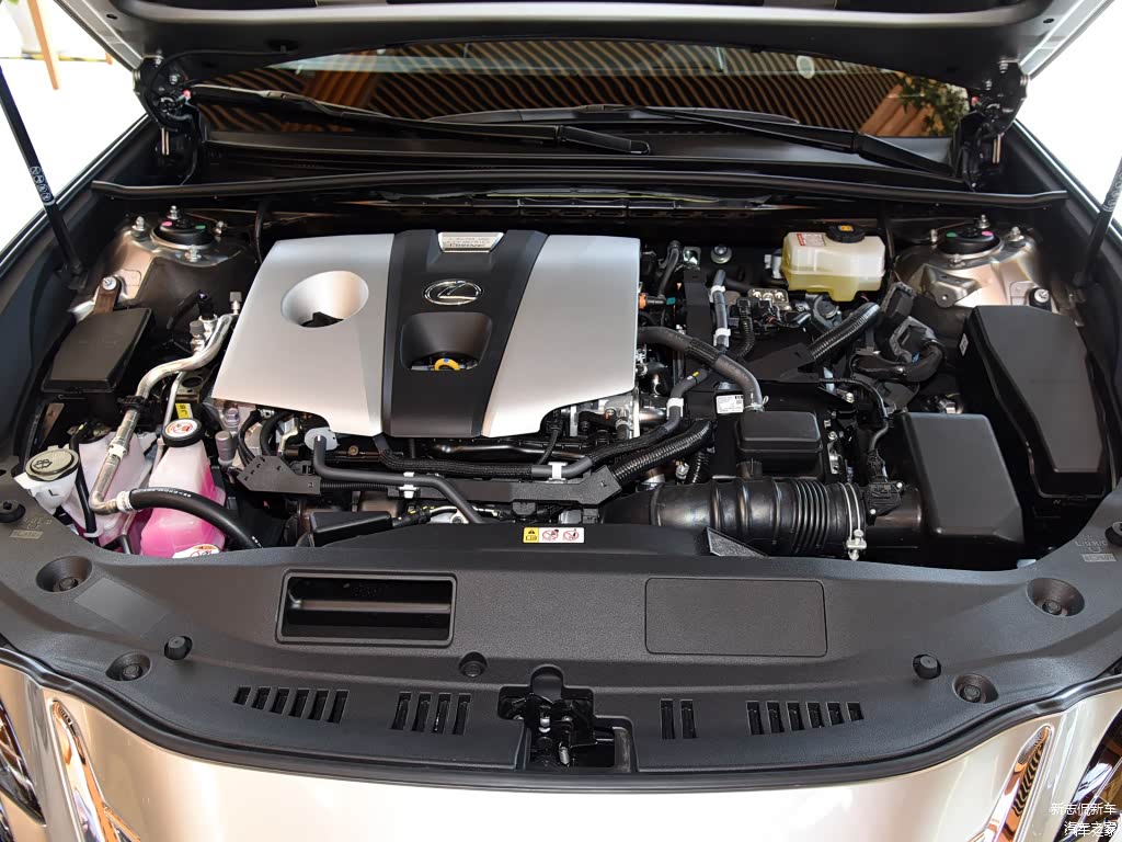 配图为2020款 300h 行政版