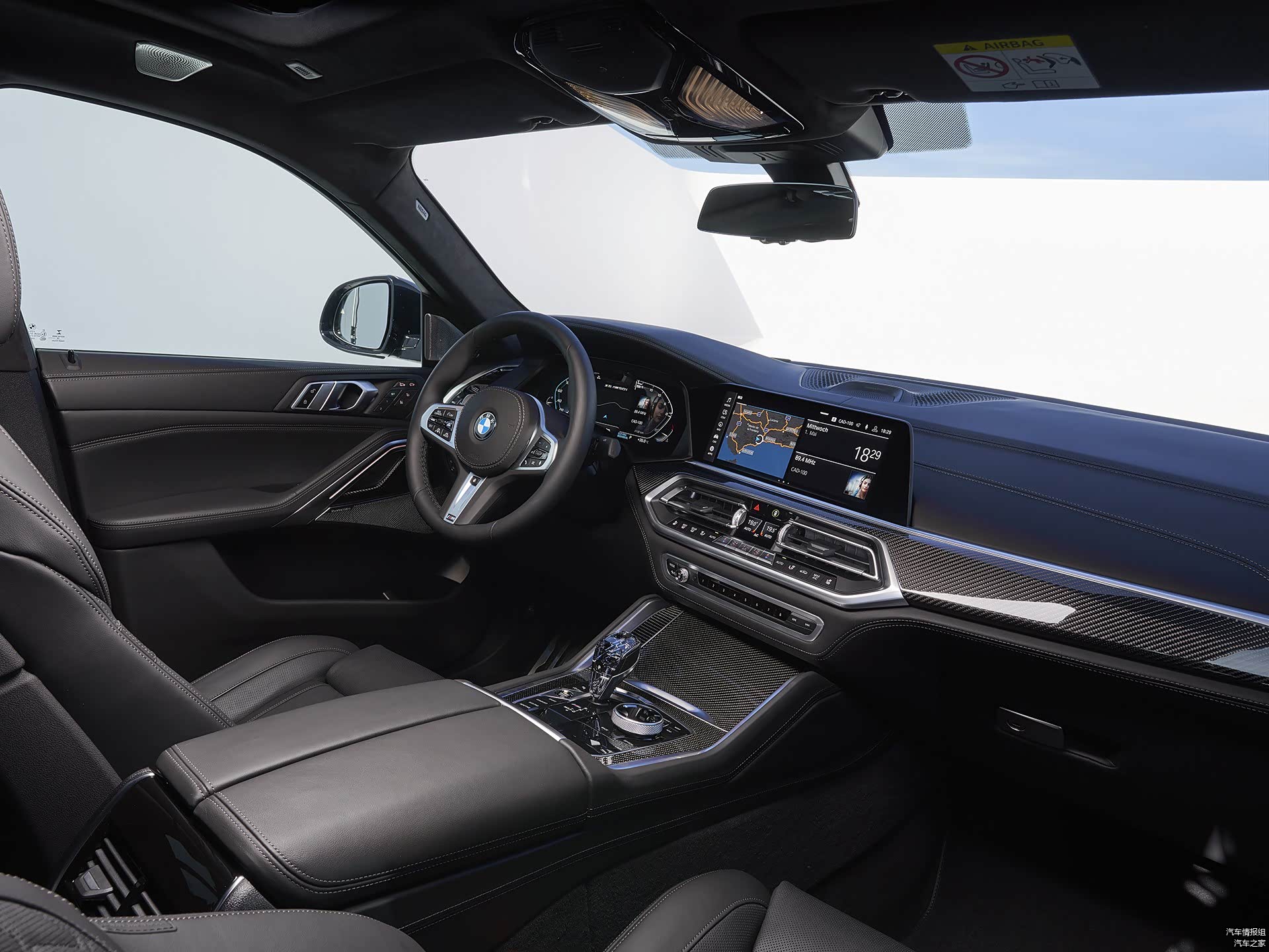 全新宝马X6普通车型的内饰/配置