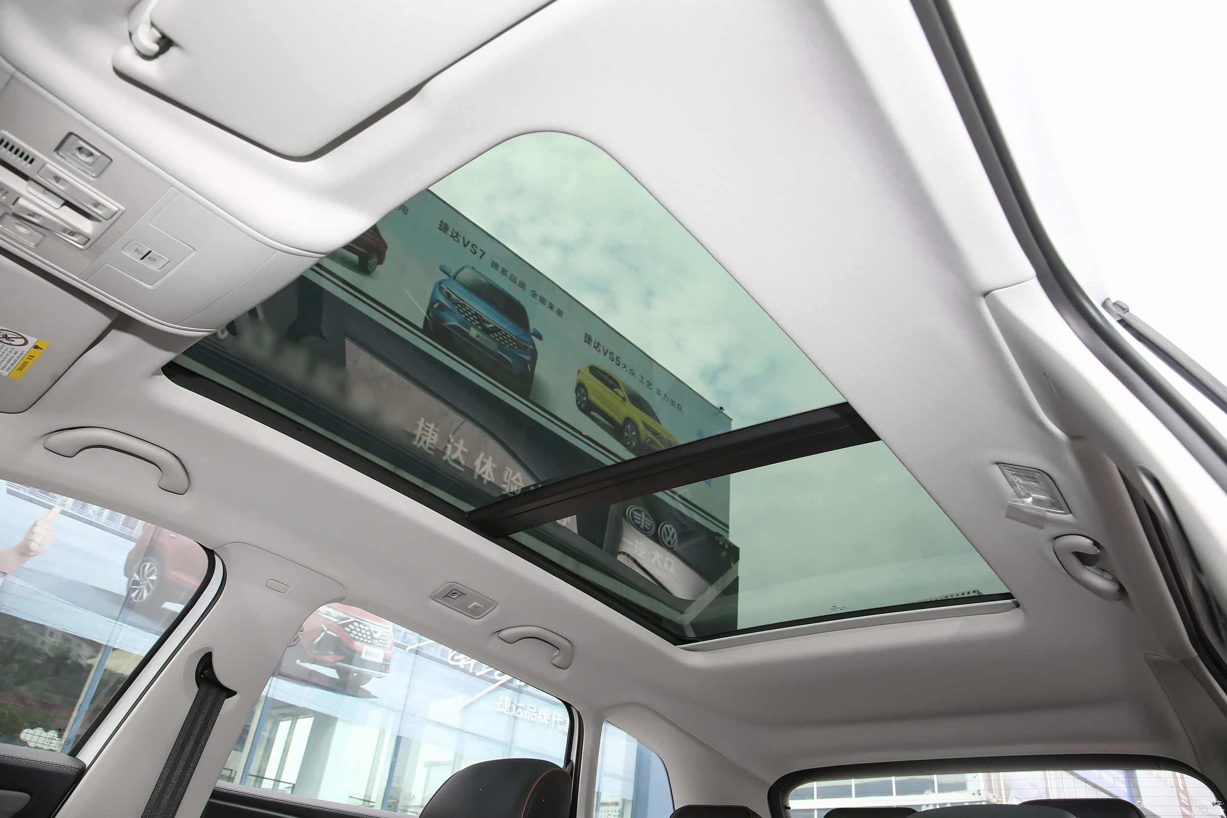 捷达VS7的可开启全景天窗