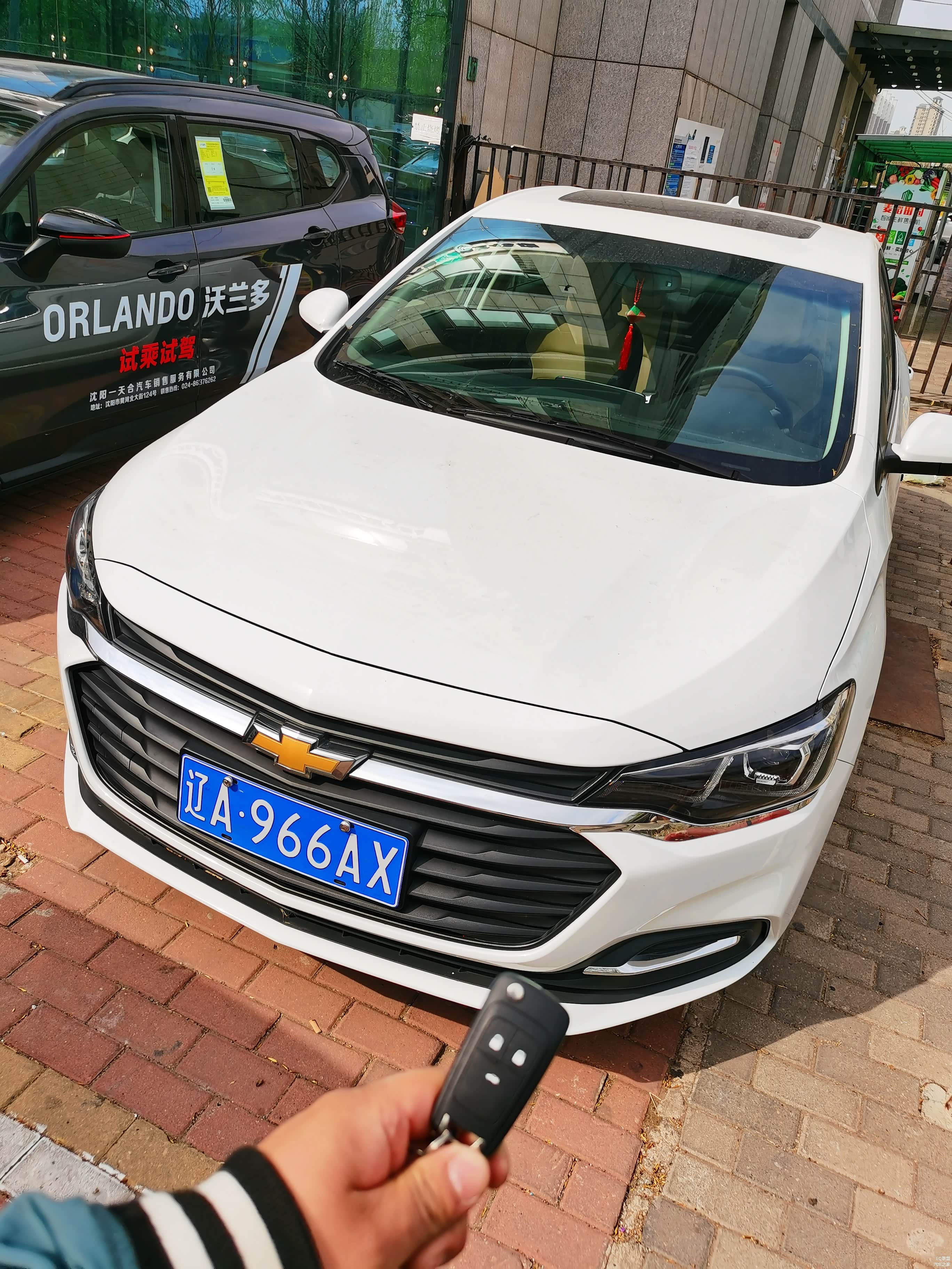 室内光线昏暗，老K也办好了试驾手续，上实车体验！