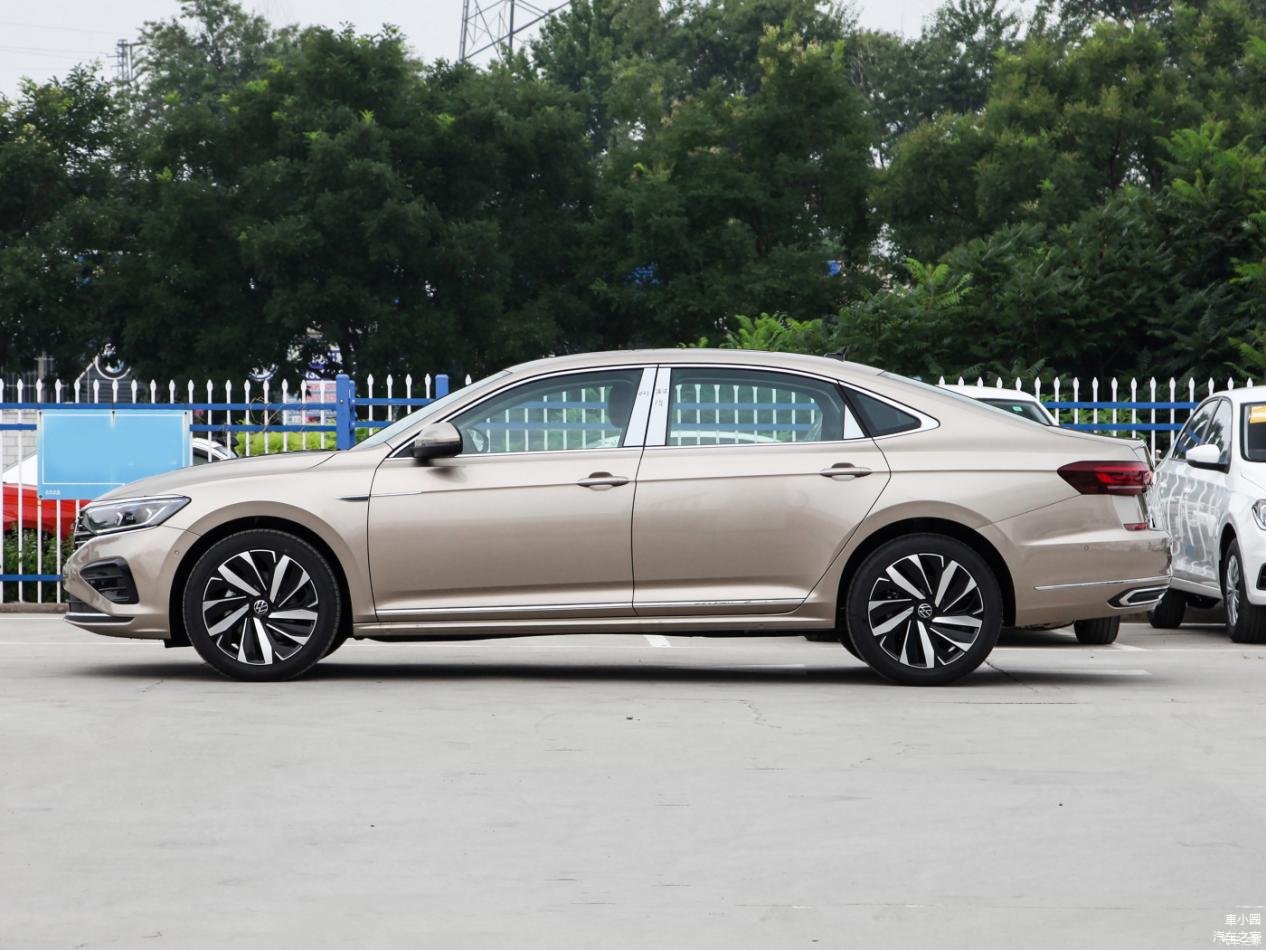图为2022款 330TSI 豪华版
