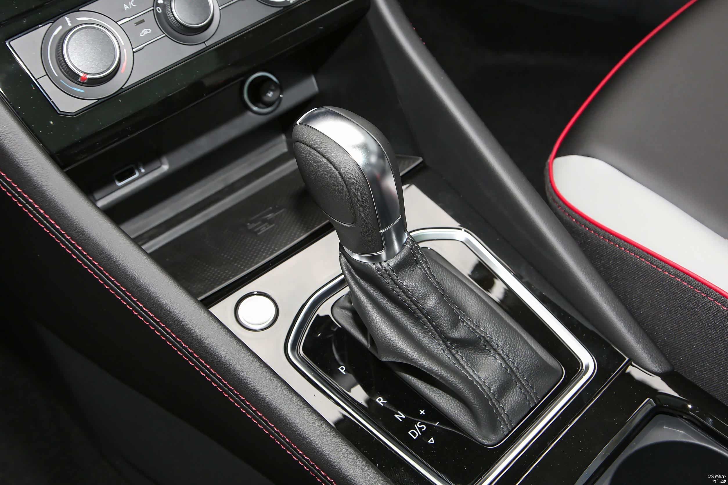捷达VS7采用机械式挡把
