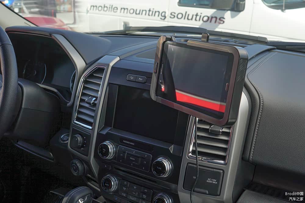 平板支架安装效果