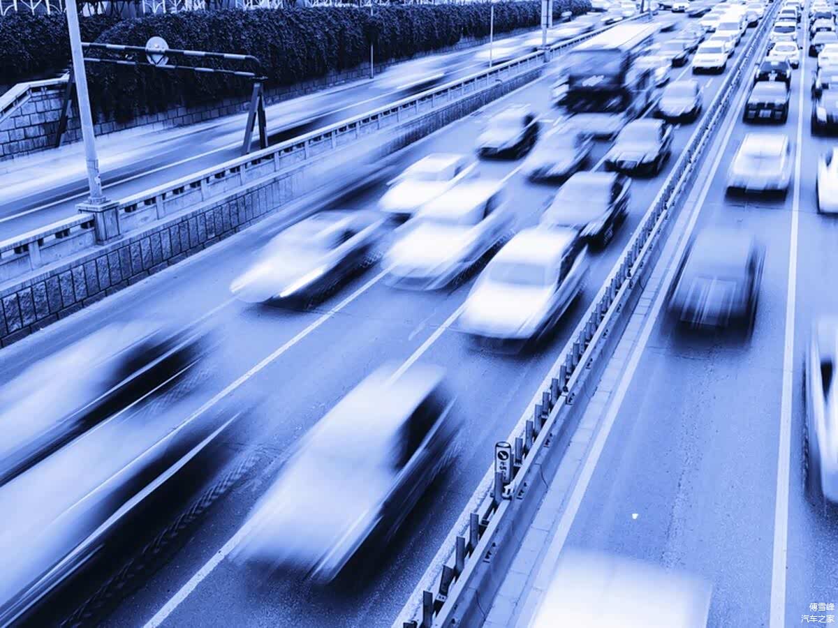 加速能力好的车，在车流中并线更安全