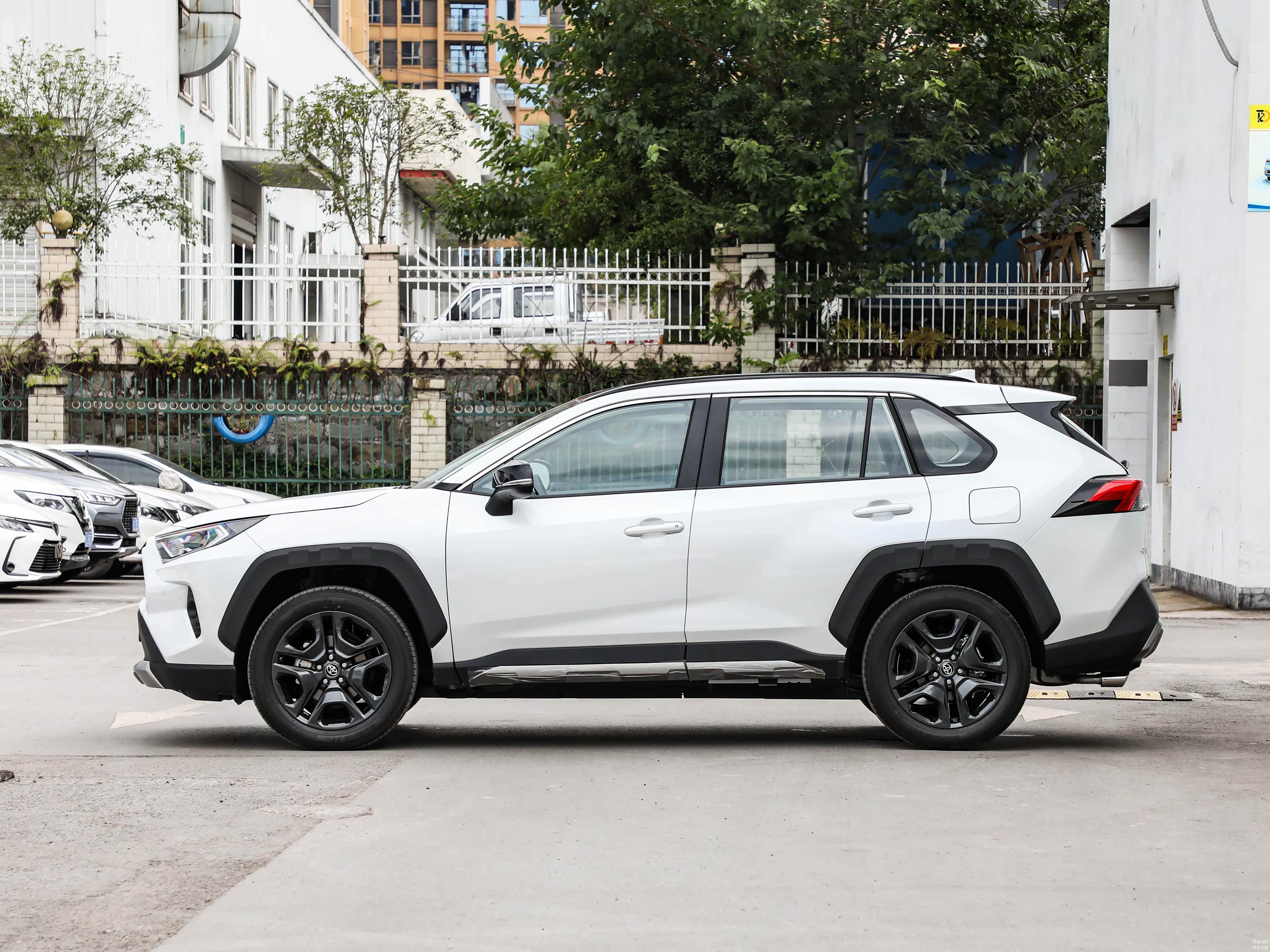 RAV4荣放/引自汽车之家图库