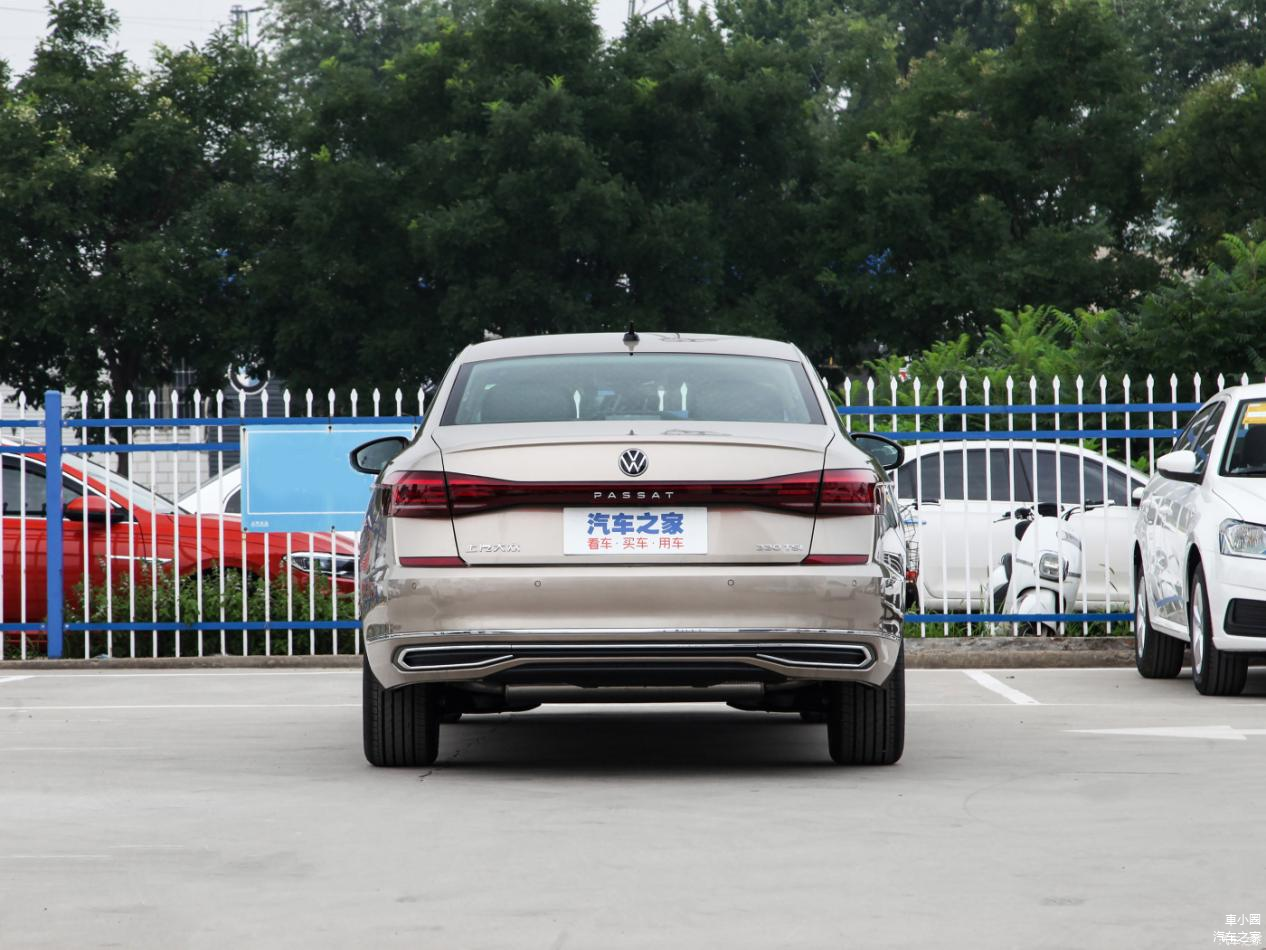图为2022款 330TSI 豪华版