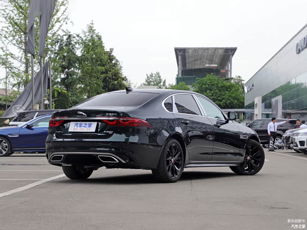 配图为2021款 XFL 2.0T P300 四驱旗舰运动版