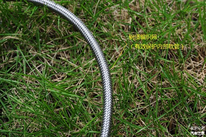 气管内部为软性材质，为防止磨损和刺破，外部有钢质编织网进行防护。