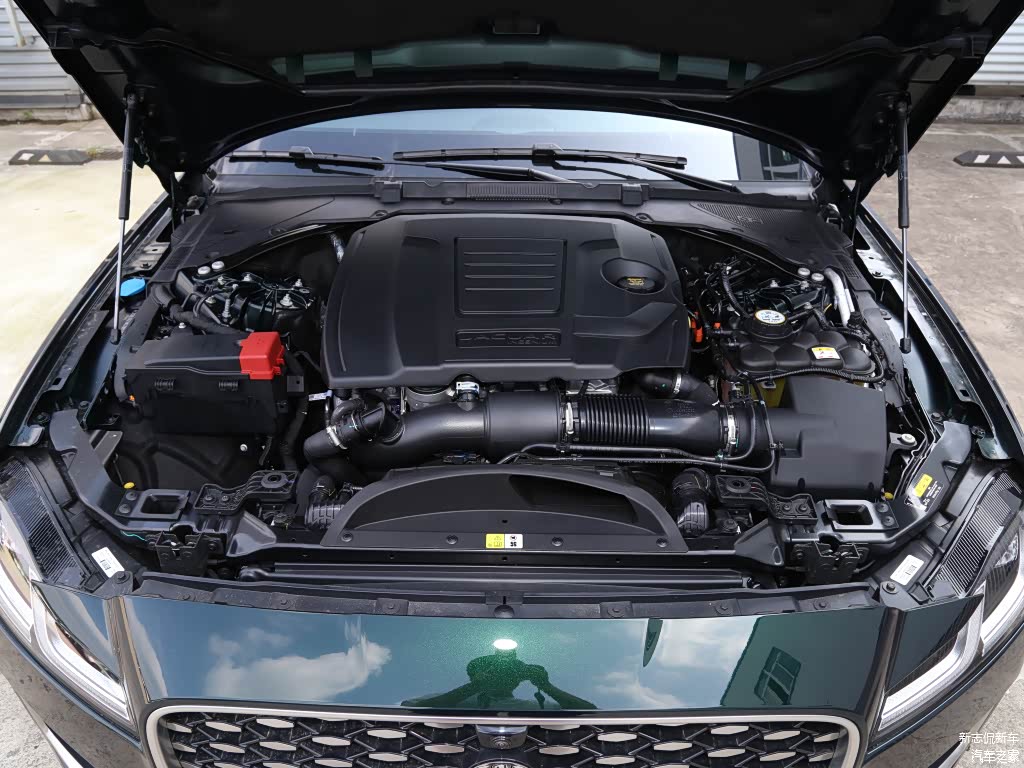 配图为2021款 XFL 2.0T P300 四驱旗舰运动版