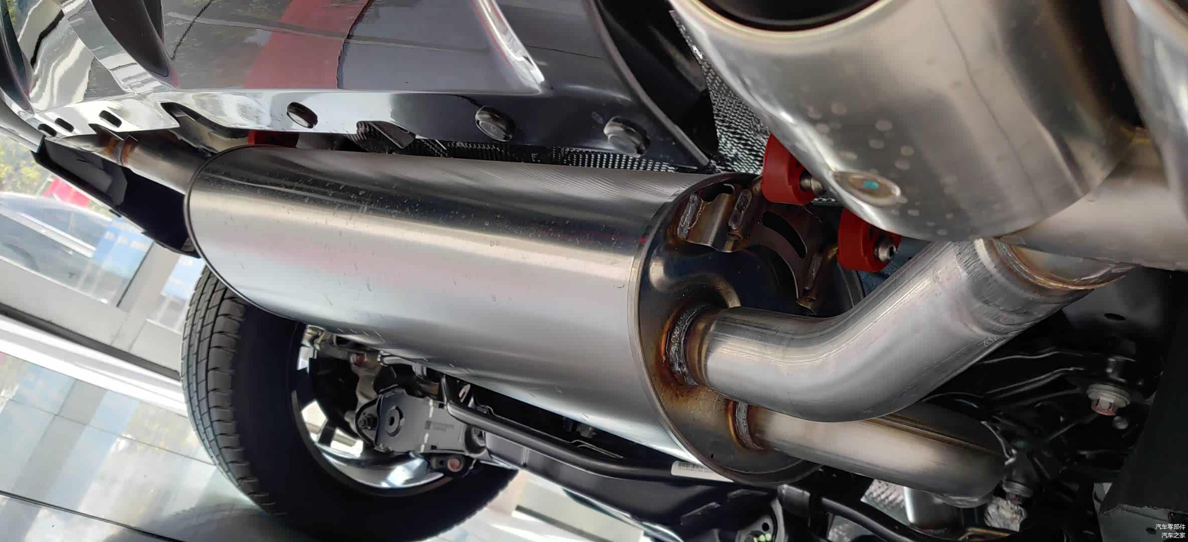 四排气看着很汽派吧，专门看了车底，4排气就是为了好看的