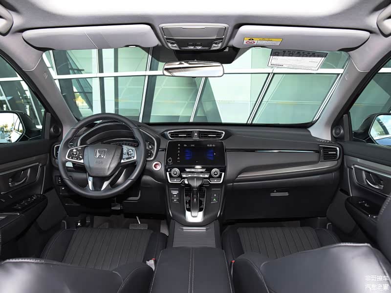 即使你选择高配的车型，车内的质感也非常一般，塑料感很强，这也是同价位合资产品的共同“秉性”