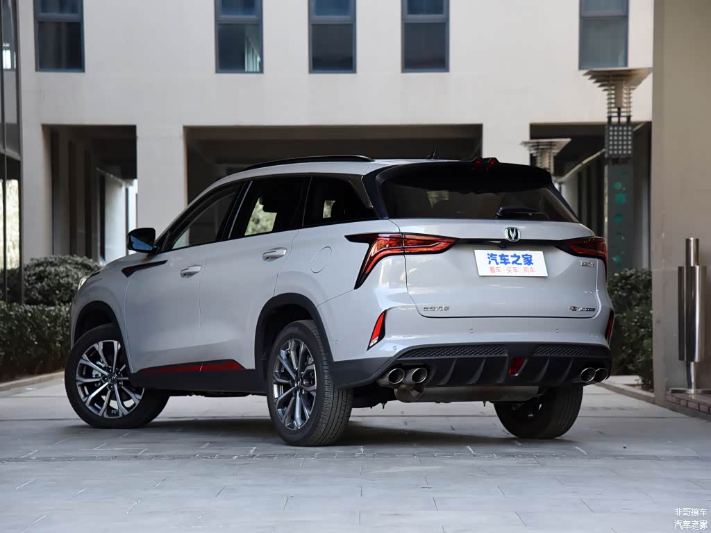 棱角分明、虎虎生威的细节更让这款SUV产品增添了不少运动色彩，更符合年轻消费者的个性要求