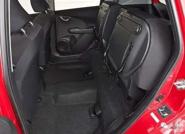 多变的座椅调节，增加了垂直空间的使用