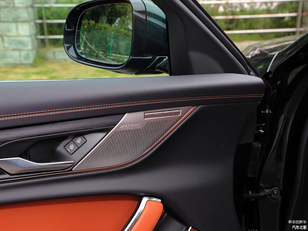 配图为2021款 XFL 2.0T P300 四驱旗舰运动版